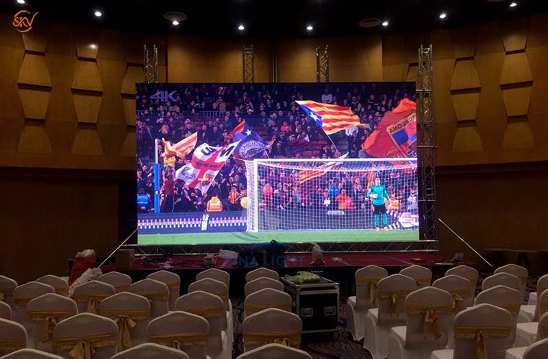 Kiểm tra độ sáng màn hình led đảm bảo sự nhất quán về màu sắc hiển thị