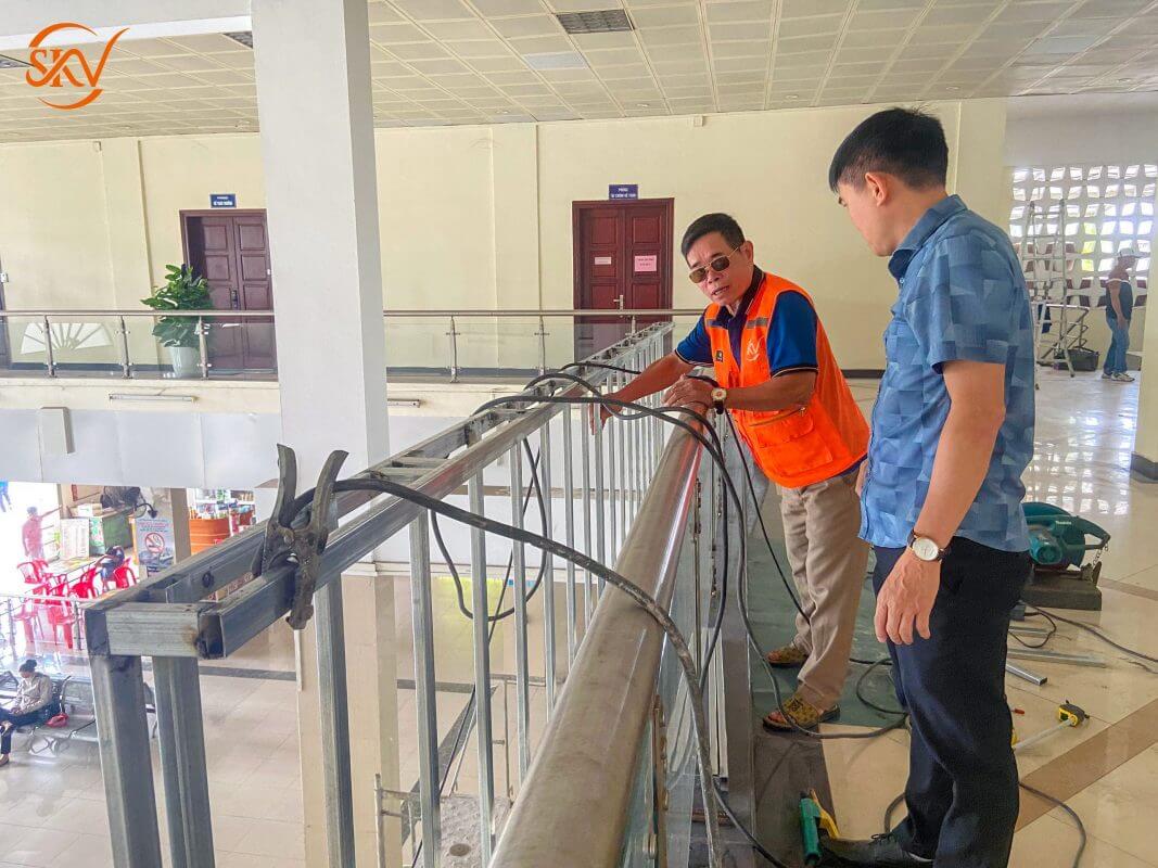 lắp khung inox cho Hệ Thống Màn Hình LED Tại Bến Xe Giáp Bát, Hà Nội