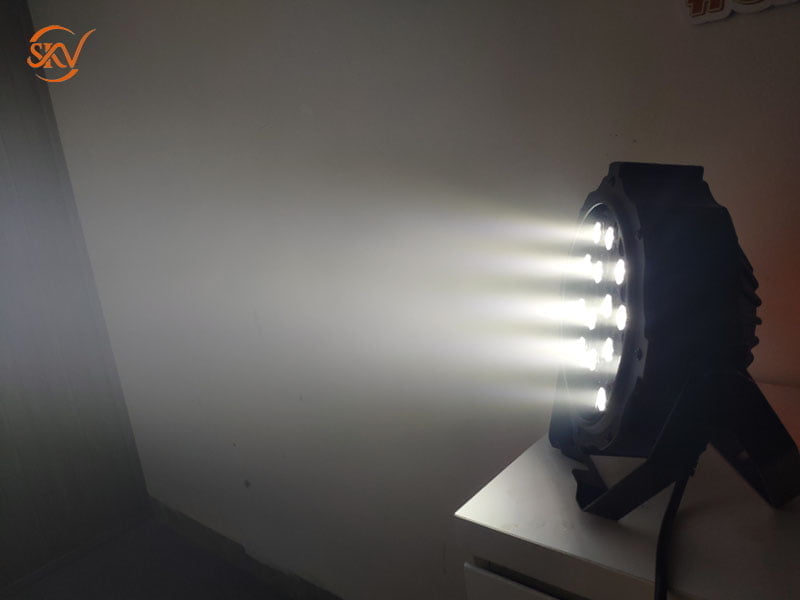 So sánh Đèn Par LED 54x3w RGB 3in1 và Đèn Par LED 54x3w RGBW So sánh Đèn Par LED 54x3w RGB 3in1 và Đèn Par LED 54x3w RGBW