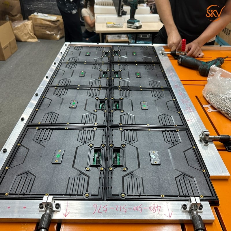 Lắp ráp Cabin Led P3.91 Outdoor Tại Kho SVK