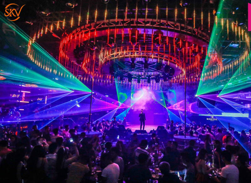 Sân khấu chính vũ trường