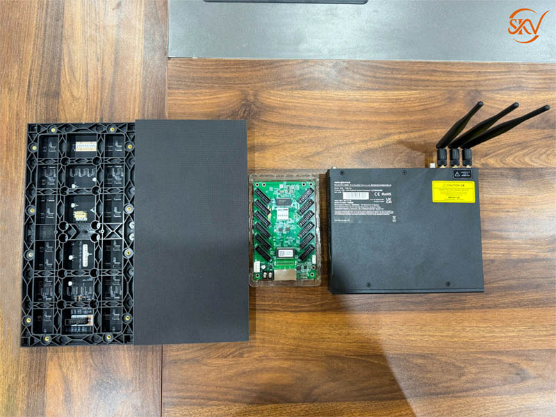 Module Led P1.5 indoor + Card màn hình novastar DH7512-S + Bộ xử lý, điều khiển, phát lại Novastar TU2- Pro