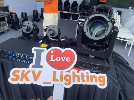 Cập nhật Tiến Trình SKV Tham Gia Sự Kiện Triển Lãm Các Thiết Bị Sân Khấu Chuyên Nghiệp tham quan gian hang skv 18 1