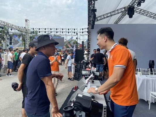 Cập nhật Tiến Trình SKV Tham Gia Sự Kiện Triển Lãm Các Thiết Bị Sân Khấu Chuyên Nghiệp tham quan gian hang skv 19 1