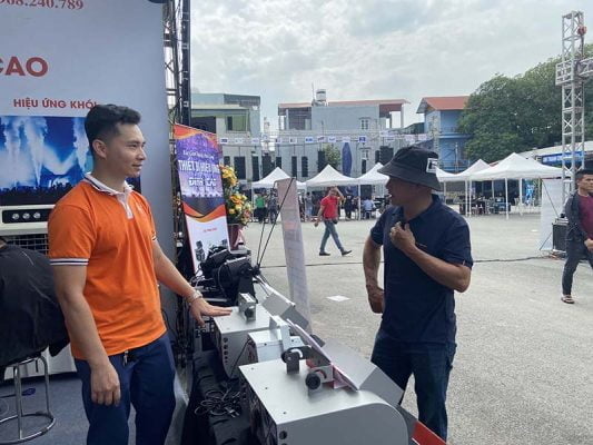 Cập nhật Tiến Trình SKV Tham Gia Sự Kiện Triển Lãm Các Thiết Bị Sân Khấu Chuyên Nghiệp tham quan gian hang skv 3 1