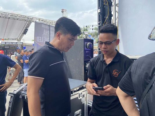 Cập nhật Tiến Trình SKV Tham Gia Sự Kiện Triển Lãm Các Thiết Bị Sân Khấu Chuyên Nghiệp tham quan gian hang skv 5 1