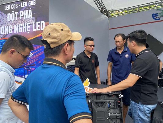 Cập nhật Tiến Trình SKV Tham Gia Sự Kiện Triển Lãm Các Thiết Bị Sân Khấu Chuyên Nghiệp tham quan gian hang skv 6 1