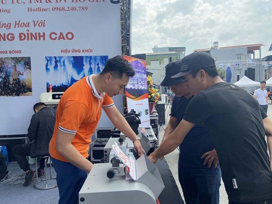 Cập nhật Tiến Trình SKV Tham Gia Sự Kiện Triển Lãm Các Thiết Bị Sân Khấu Chuyên Nghiệp tham quan gian hang skv 7 1