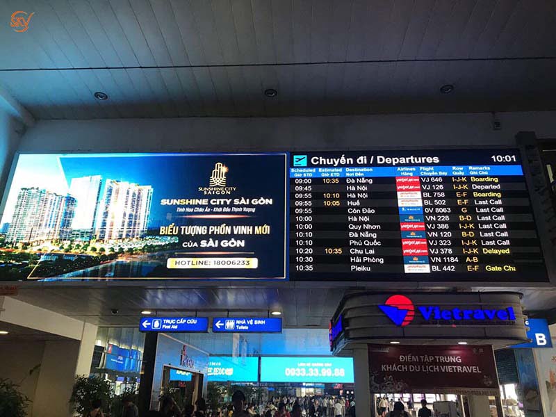 Màn hình led sân bay hiển thị lịch trình chuyến bay